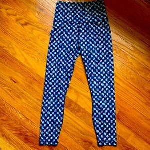 Fabletics Cropped Pure Lux daisy leggings